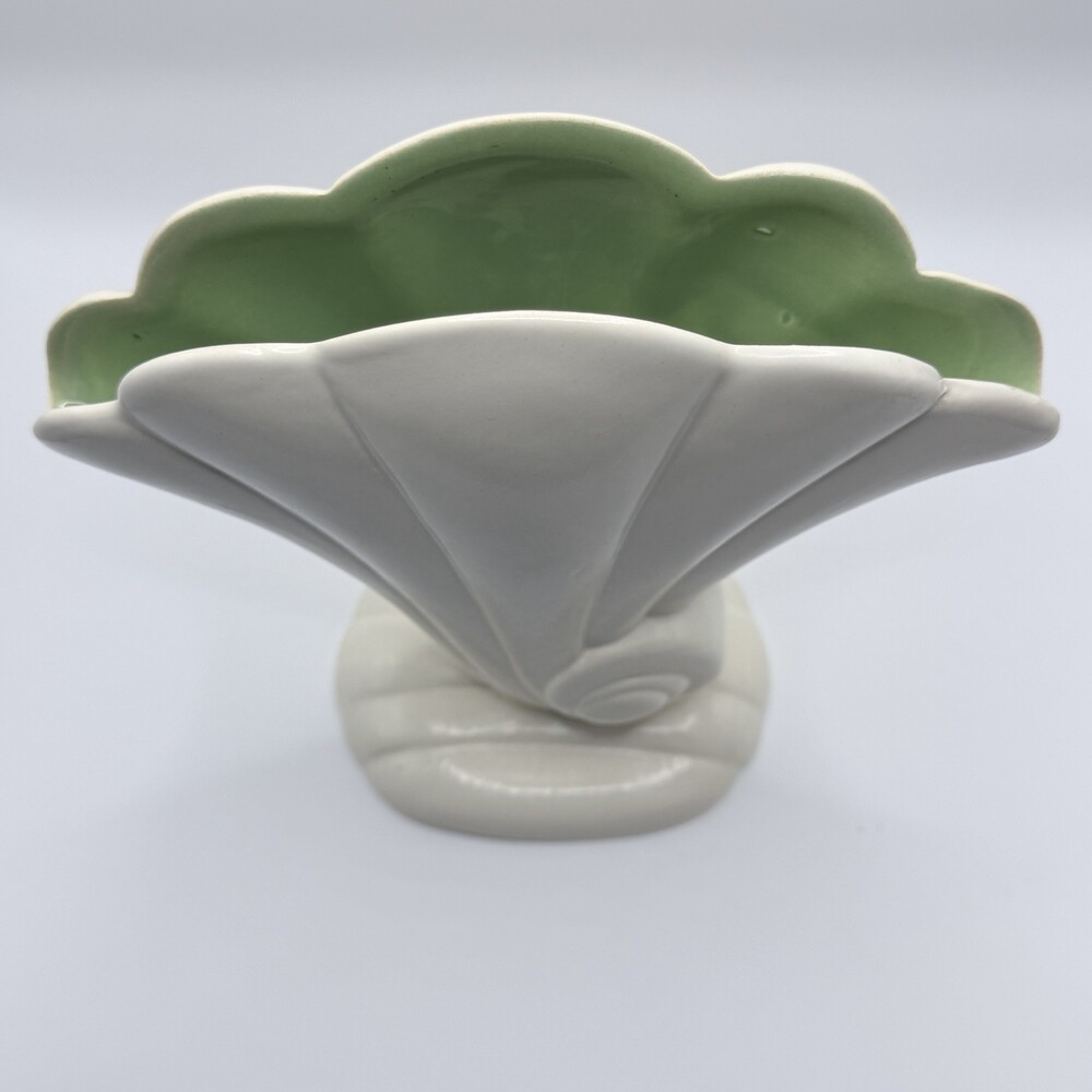 Redwing Red Wing Art Pottery 892 Art Deco MCM Nautilus Shell Vase Cream/Green